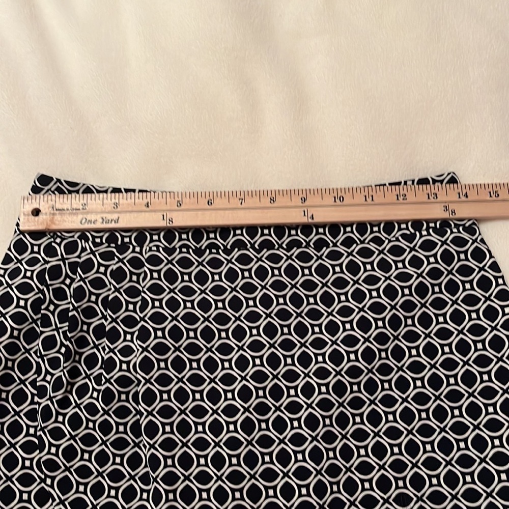 BANANA Republic skirt, black and white, size 2 - Picture 7 of 7
